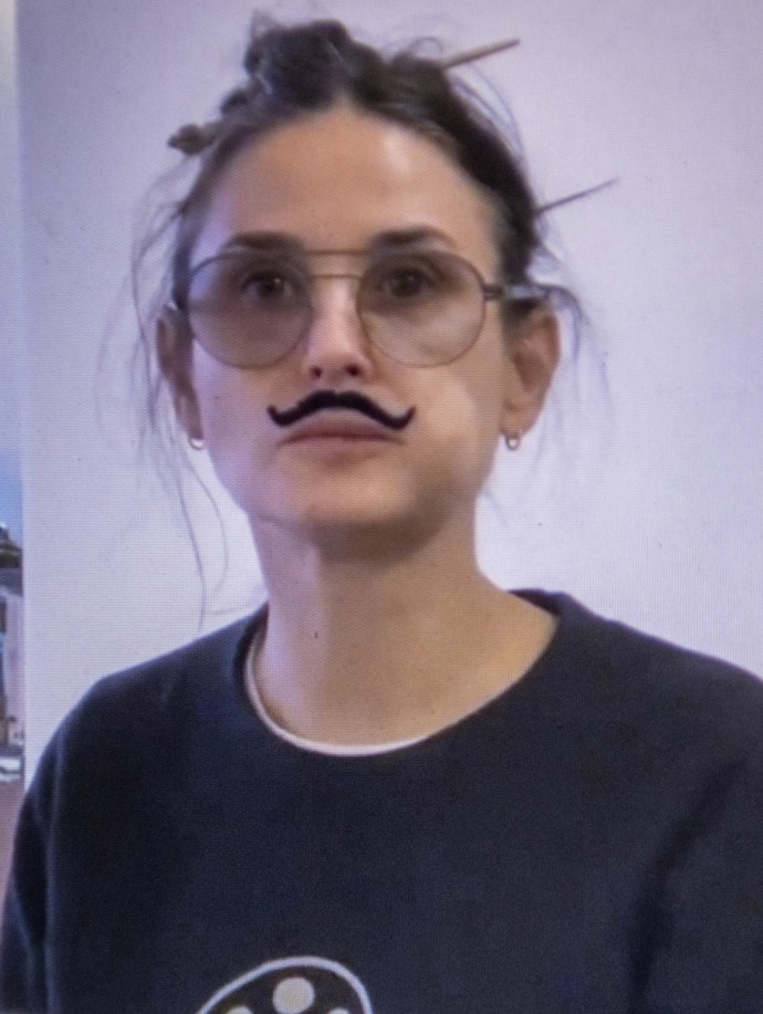 Vypadat téměř v 60 letech jako Demi Moore by si zřejmě přála většina žen. Za své vrásky se tato herečka rozhodně nestydí, a ačkoliv se ráda nalíčí, nebojí se ukázat na sociálních sítích i bez make-upu a s vlasy nedbale sepnutými do drdolu.