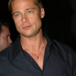 Brad Pitt v roce 2004. Se Shiloh má na první pohled shodný tvar brady. A když se oběma rozehraje na tváři úsměv, je jasné, po kom ho Shiloh zdědila. A to obočí... to asi také nakonec nebude mít po Angelině. 
