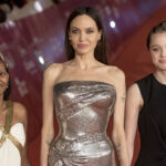 Stejné rty, stejný výraz, stejný nos. Angelina Jolie a Shiloh Jolie-Pitt příbuzenské vazby nezapřou. Na snímku se Zaharou Jolie-Pitt (vlevo), hereččinou nejstarší dcerou.