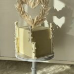 Trendy letos budou podle Besky svatební dorty v bílé barvě nebo světlých pastelových odstínech.