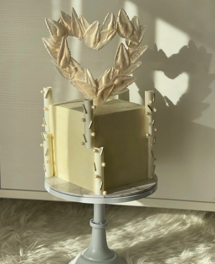 Trendy letos budou podle Besky svatební dorty v bílé barvě nebo světlých pastelových odstínech.