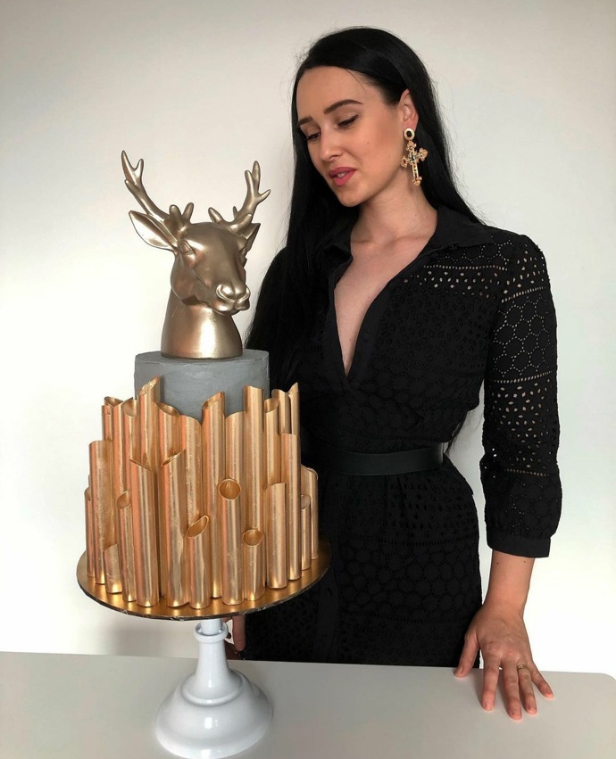 Jak nám Besky prozradila, zlatý dort s jelenem patří mezi její nejoblíbenější.