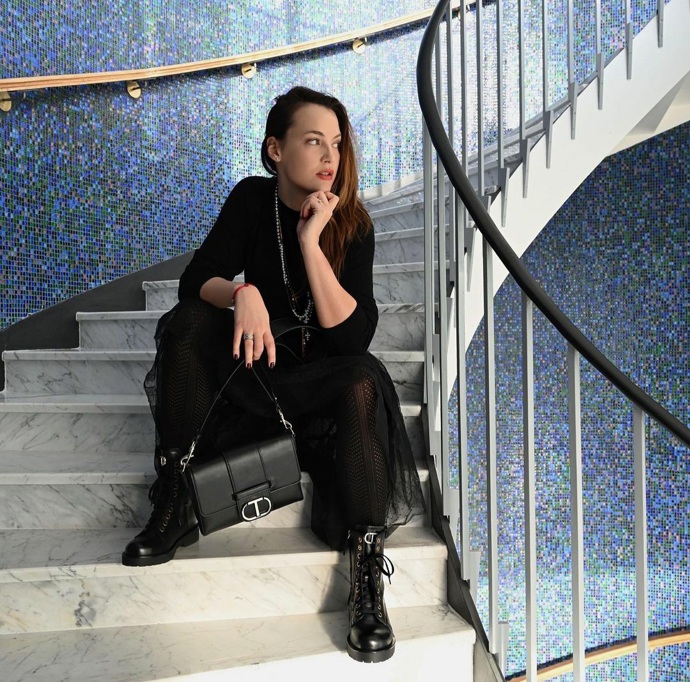 Modelka sama říká, že umění naprosto propadla a aktuálně zvažuje koupi dražšího obrazu.