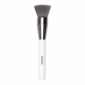 Foundation brush v elegantním designu. Douglas, 399 Kč