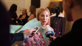 Blízcí podporují mé sny, další kolekce bude wow, říká mladá módní návrhářka Isabel Belhocine