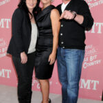 Dvojici kamarádek spojovaly i společné TV projekty. Například volné pokračování Beverly Hills 90210, kde se obě potkaly s bývalými kolegy Shannen Doherty (vlevo) a Ianem Zieringem (vpravo).