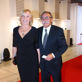 Se svou ženou Hankou Kousalovou se seznámili v roce 2003 na festivalu Hrnec smíchu.