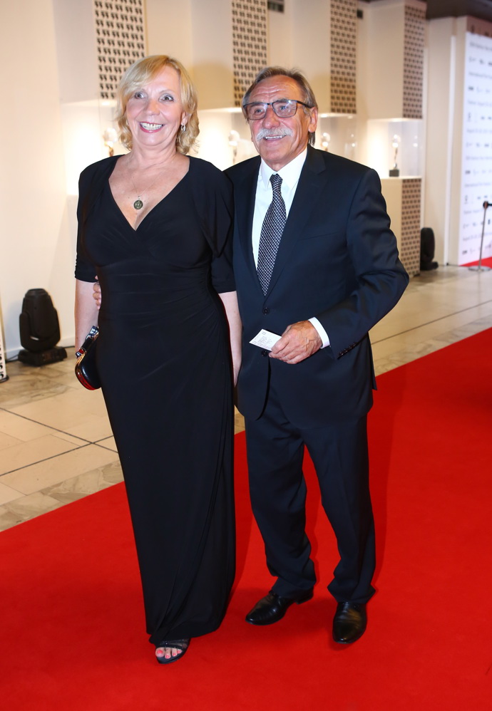 Se svou ženou Hankou Kousalovou se seznámili v roce 2003 na festivalu Hrnec smíchu.