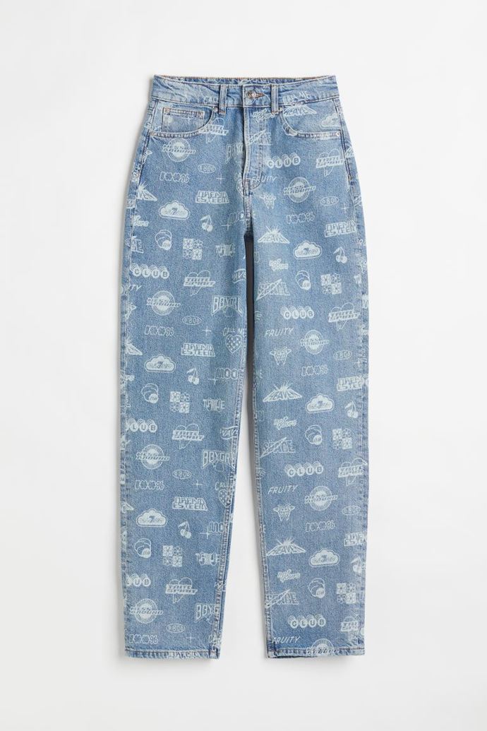 Vzorované denim kalhoty v originálním designu. H&M, 799 Kč