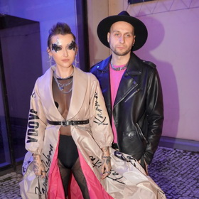 Tento model vynesla Sharlota na listopadové předávání cen Český slavík. Pocházejí z její vlastní dílny.