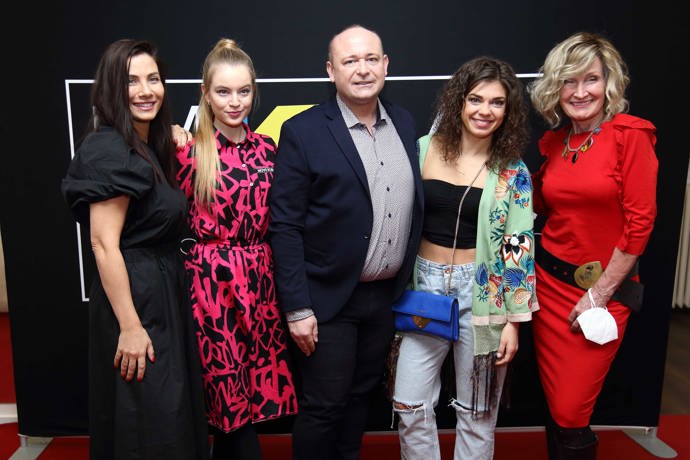 Vypadá to, že dámy si den ve společnosti krásných mužů velmi užily.