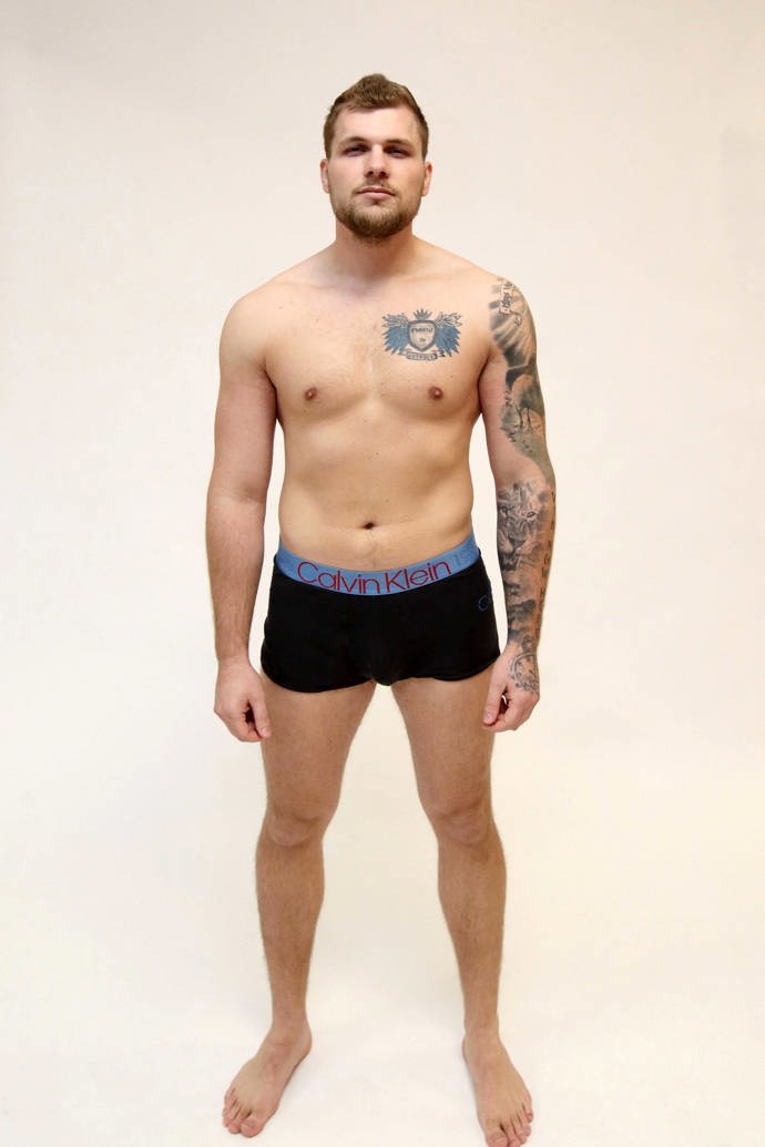 Každoročně zde muži před fotostěnou předvádějí své svaly a také tetování, o kterém porotě rádi řeknou víc, pokud je o to požádá. 