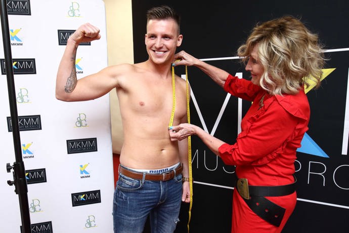 Zuzana Bubílková si kandidáty na Muže roku neváhala osobně přeměřit...