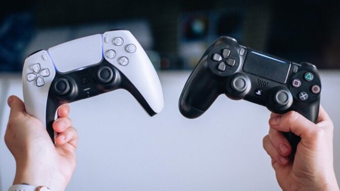 Sony DualShock 4 vs. PS5 DualSense
