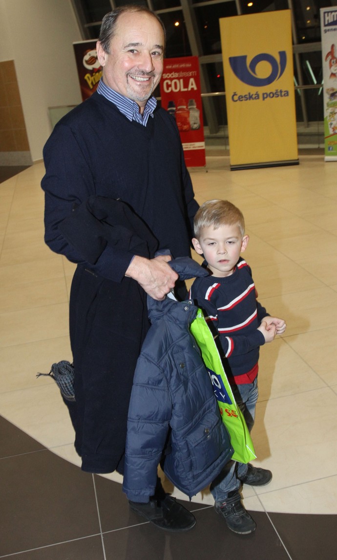 Viktor Preiss se svým vnukem Matoušem, synem Martina, na archivním snímku z roku 2014.