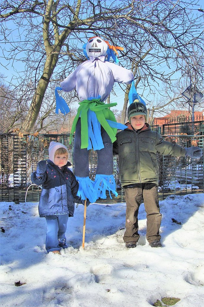 Jakmile je Morana utopena ve vodě, končí její nadvláda. Zima musí ustoupit jaru.