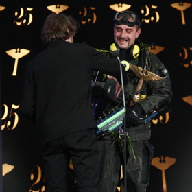V roce 2016 mu ji přímo na pódium přišel vrátit potápěč.