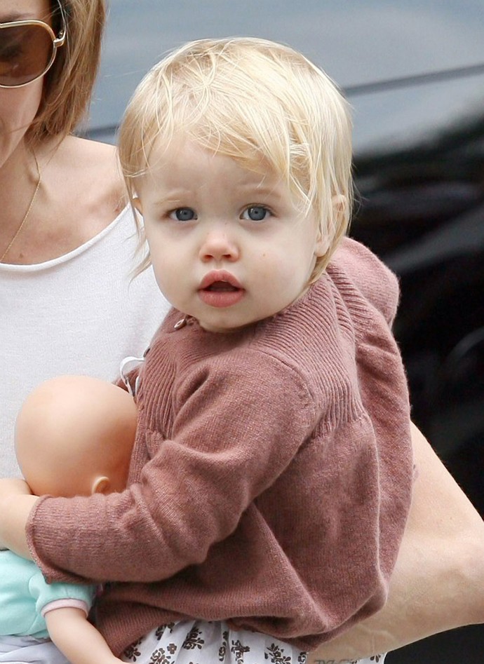 Už coby miminko měla Shiloh pusu jako máma. Kritikům Angeliny Jolie, kteří ji podezírali z botoxové úpravy rtů, tak došly argumenty. 