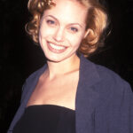 Angelina Jolie v roce 1999, kdy jí bylo třiadvacet let, o osm víc než dnes Shiloh.
