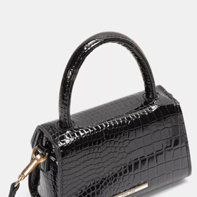 Malá černá kabelka do ruky s krokodýlím vzorem. DeeZee, 530 Kč