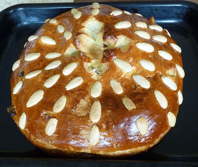 Mazanec lze dozdobit mandlemi i na povrchu. 