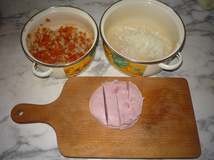 Místo tradičního gothaje můžeme do vaječné tlačenky dát třeba šunku.