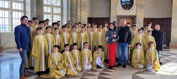 Con Te Partirò, tedy Je čas říci sbohem, je nejen názvem písně, ale také hlavním mottem celého projektu.