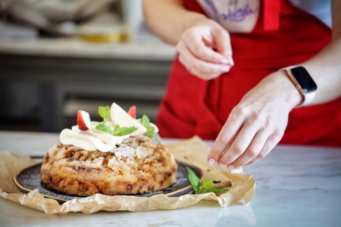 V knize Na plech s Kamilou nalezneme recepty, které dlouhé roky ověřovala její rodina.