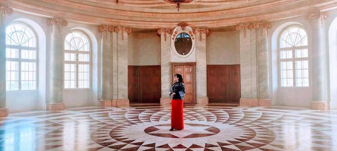 Mramorový sál se pro potřeby videoklipu předvedl v celé své působivé kráse.