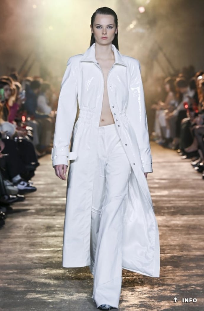 Kabáty byly na Fashion Weeku poměrně velké téma.