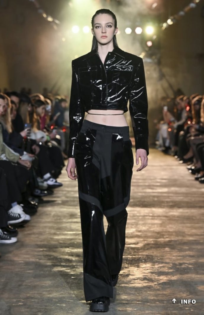 Značka LAFORMELA, jejíž přehlídku Anička Šulcová navštívila, vznikla v roce 2010 a nabízí unikátní ready to wear oděvy a doplňky.