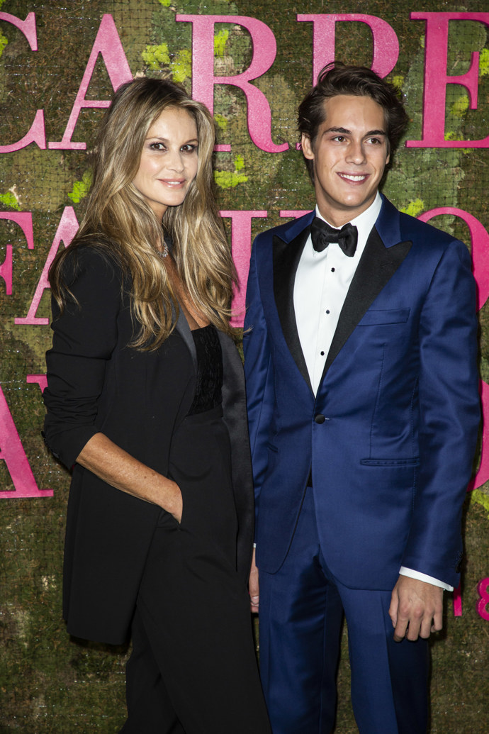 Elle Macpherson je mámou dvou dnes už dospělých synů, která má s bývalým partnerem, francouzským finančníkem Arpadem Bussonem. Na fotografii se starším Flynnem (24).