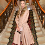 O vlasy se snaží pečovat jak zevnitř, zdravou stravou a dostatkem tekutin, tak zvnějšku. Třeba méně častým mytím nebo spánkem na hedvábném polštáři.