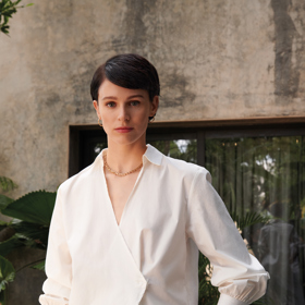 Hladký krátký účes působí vskutku elegantně a žensky. 