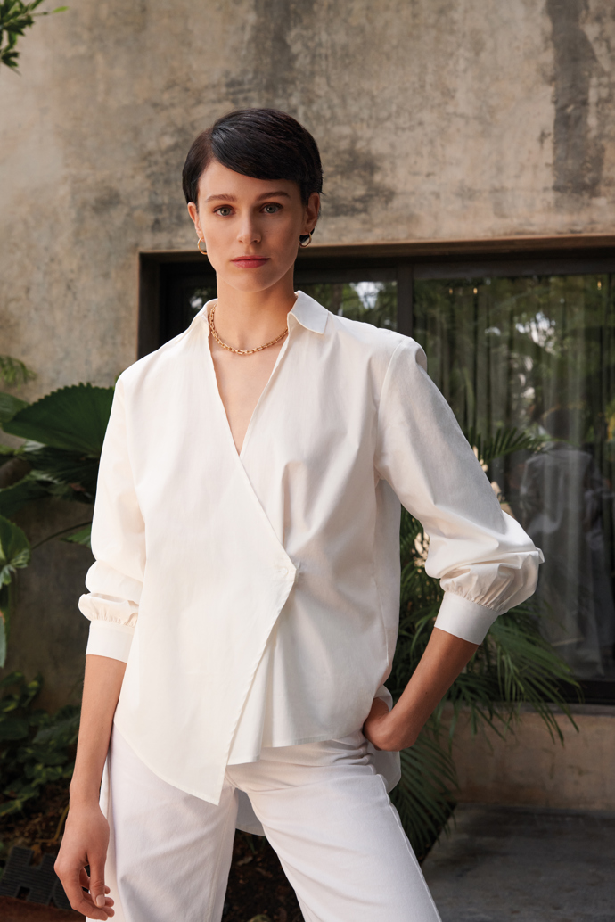 Hladký krátký účes působí vskutku elegantně a žensky. 