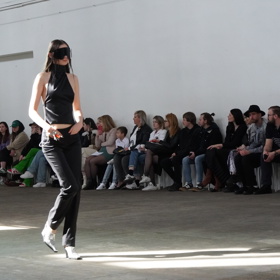 Inspirací se mu staly fotografie Marka Borthwicka, zamyšlení nad tím, jak rychle plyne čas a co tu po sobě zanecháme.