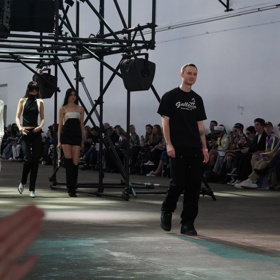 Stejně jako ostatní začínající návrháři i Jaroslav Vích předvedl během finále čtyři modely. 