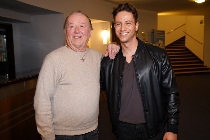 Syna zesnulého bubeníka kapely Olympic si oblíbil i Petr Janda. Ten připravuje pro změnu muzikál Okno mé lásky - a Milan u toho nesmí chybět.