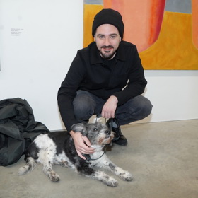 Vojtěch Kotek, představitel Wericha, dorazil na tiskovou konferenci s novým členem rodiny, pejskem Míšou. Toho má herec z útulku.