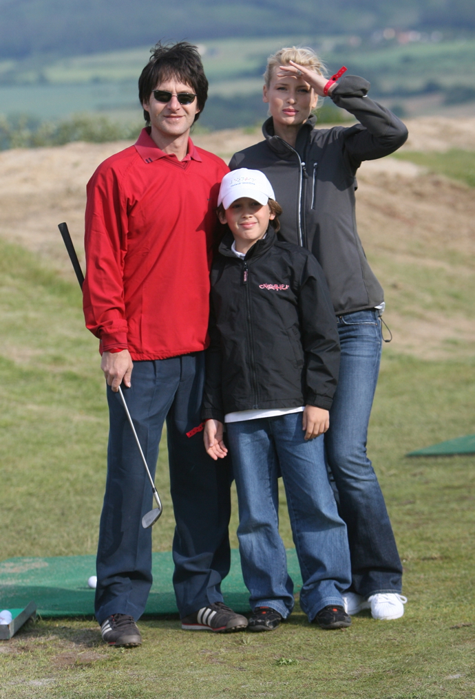 Archivní foto z roku 2006. Golf na Karlštejně s mámou a otčímem absolvoval modelčin syn Yannick.