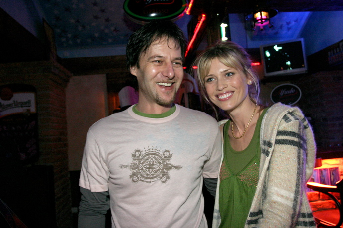 Jakým dárkem asi dnes Daniela Peštová svého partnera poctí? Krátkými kalhotami?