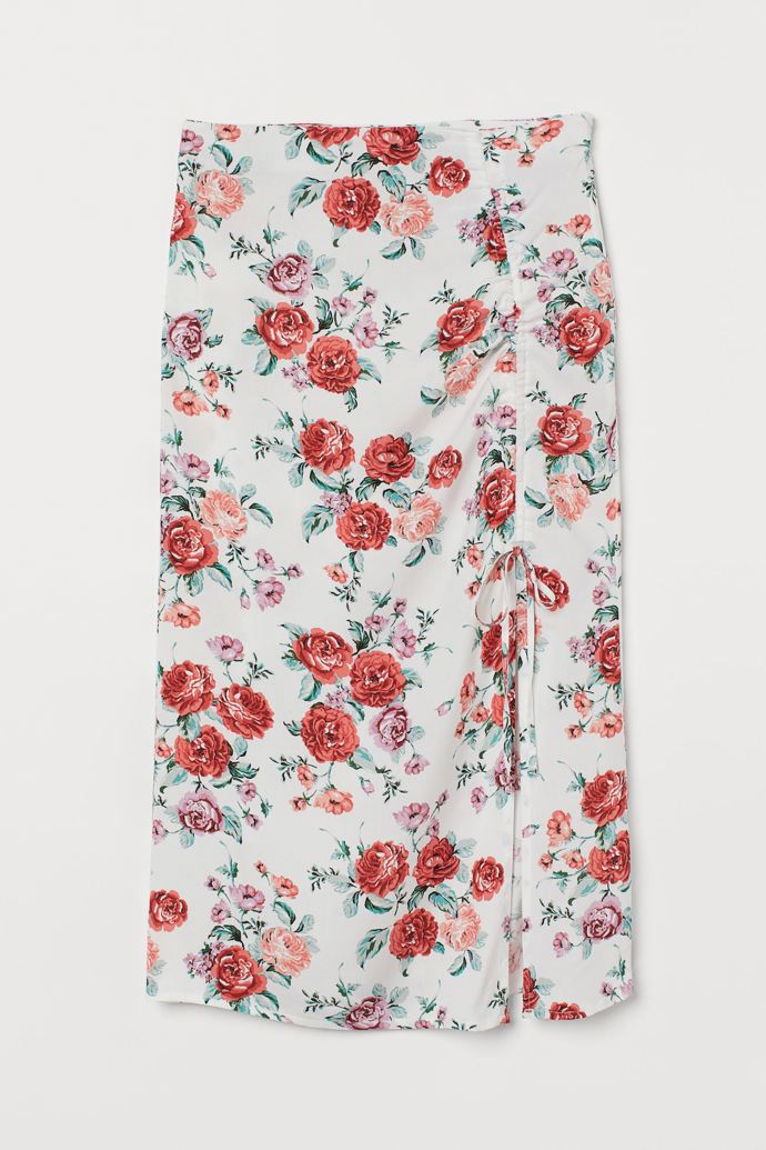 Bílá sukně s květy růže. H&M, 599 Kč