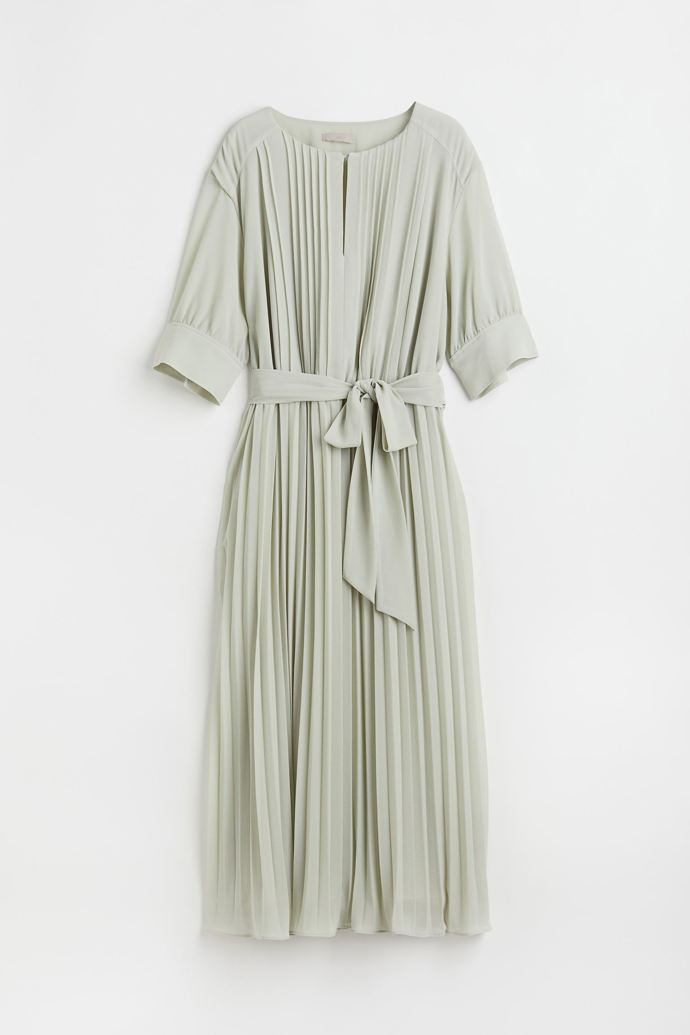 Světle zelené plisované šifonové šaty. H&M, 999 Kč