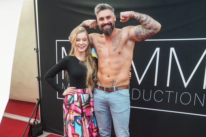 Na druhém letošním castingu na Muže roku nesměla chybět herečka ze seriálu ZOO Michaela Pecháčková. Zapózovala s Mužem roku 2016 Josefem Kůrkou.