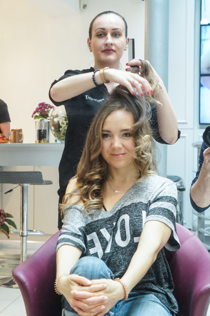 Lucie Vondráčková si vlasy přestala barvit a v posledních letech sází na přirozený look.