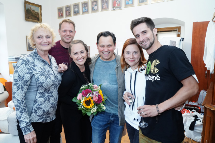 Jan Kříž se také pravidelně objevuje v muzikálu Noc na Karlštejně, který se hraje přímo na hradě.