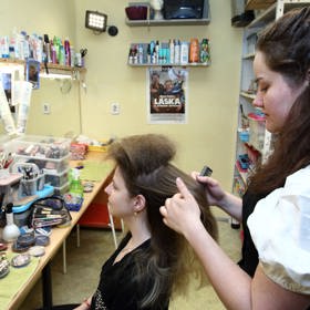 V postavě vlčice se alternují dvě zpěvačky - Lucia Šoralová, nyní již Soukupová, a Vendula Příhodová.