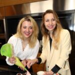 Na akci Dortem proti rakovině se Tereza Bebarová setkala se zpěvačkou Aničkou Slováčkovou, která rakovinou sama trpěla.