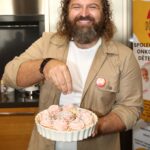 Cukrář Josef Maršálek říká, že pečení i konzumace sladkého má terapeutické účinky.