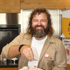 Cukrář Josef Maršálek říká, že pečení i konzumace sladkého má terapeutické účinky.